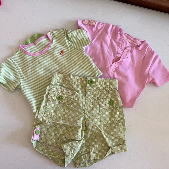 💕💚💕An adorable set of matching shorts and shirt. GAP 18-24M - Picture 17 of 17